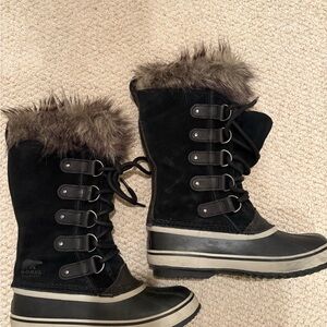 Sorel Women's Black and Gray Winter Boots